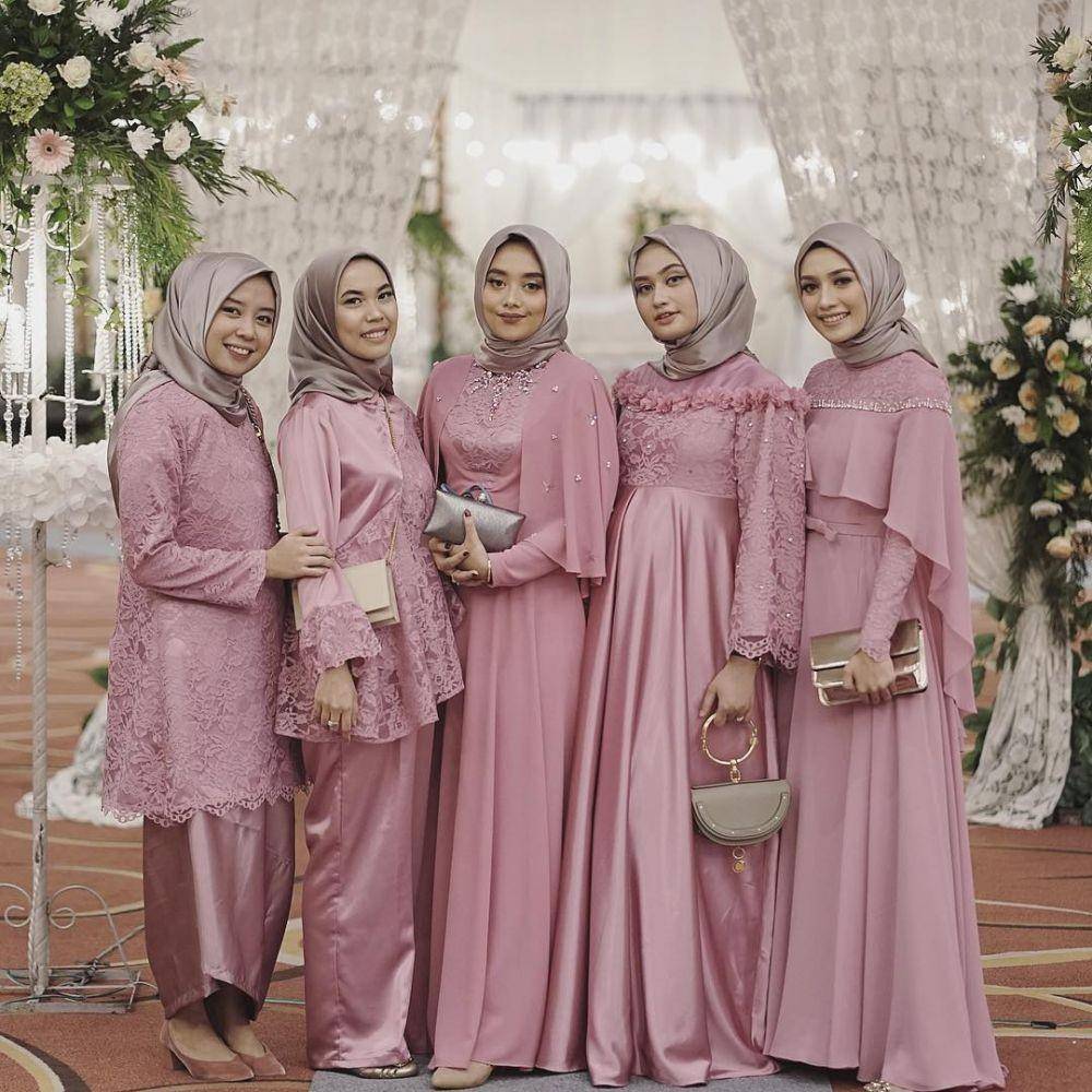 Kebaya dan dress brokat. (instagram.com/shellaalaztha)