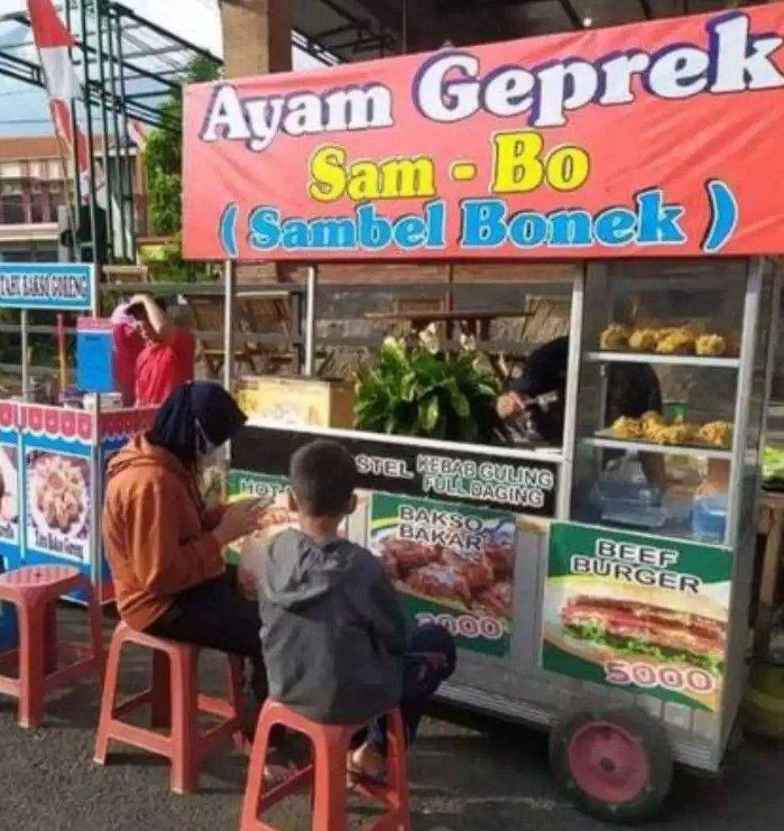 spanduk pakai kata singkatan (twitter.com/nocontextwarung)