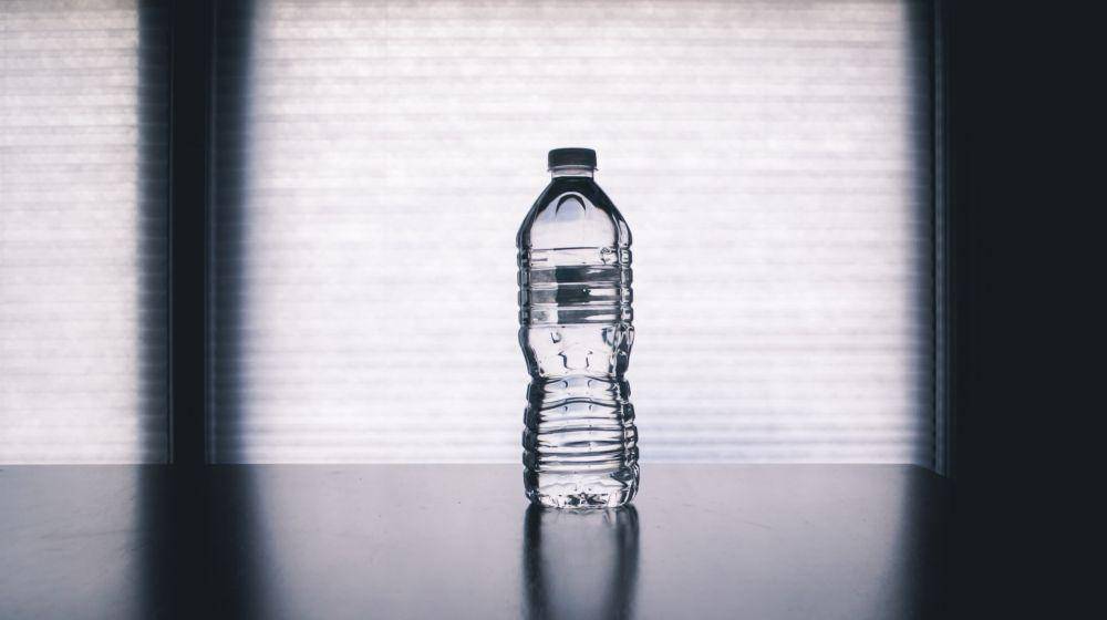 ilustrasi air putih dalam botol (unsplash.com/Steve Johnson)