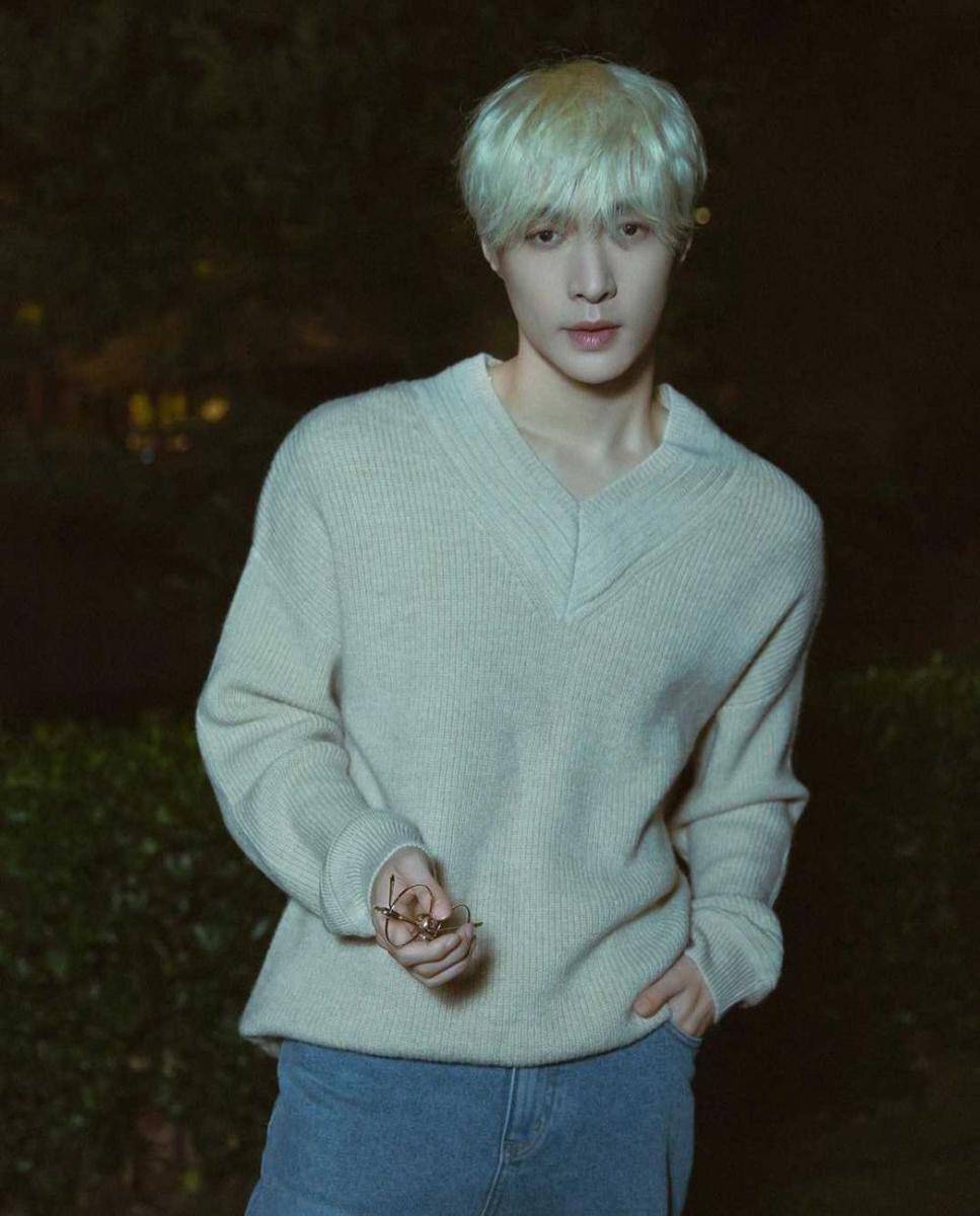 Lay EXO (instagram.com/layzhang)