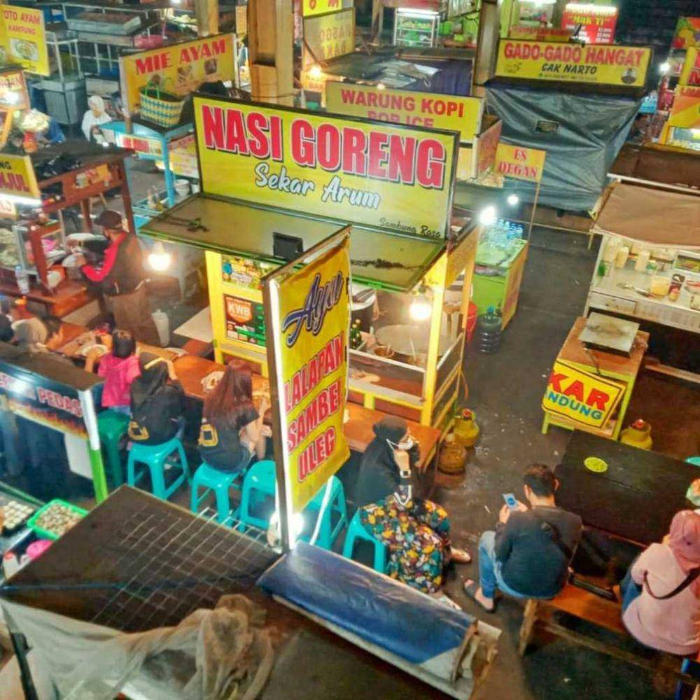 Aktivitas pedagang di Pasar Laron (Instagram/dapurambu1)