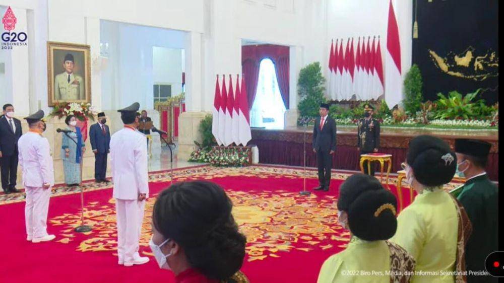 Presiden Jokowi melantik Gubernur DIY, Sri Sultan Hamengku Buwono X dan Wakil Gubernur DIY, KGPAA Paku Alam X periode 2022-2027 (Youtube.com/Sekretariat Presiden)