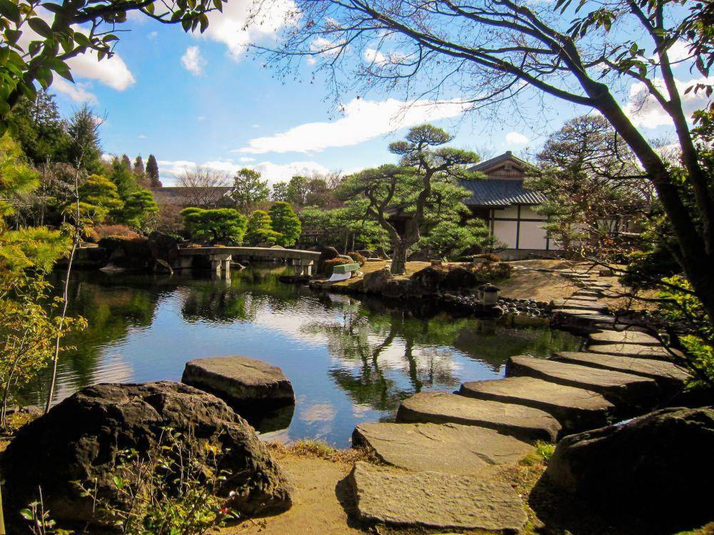 Desain rock garden di halaman rumah (unsplash.com/KWON JUNHO)