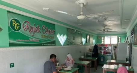 rujak celaket mbak niniek (youtube.com/Kuliner Legendaris Malang)
