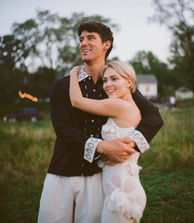 AnnaSophia Robb dan Trevor Paul (instagram.com/annasophiarobb)