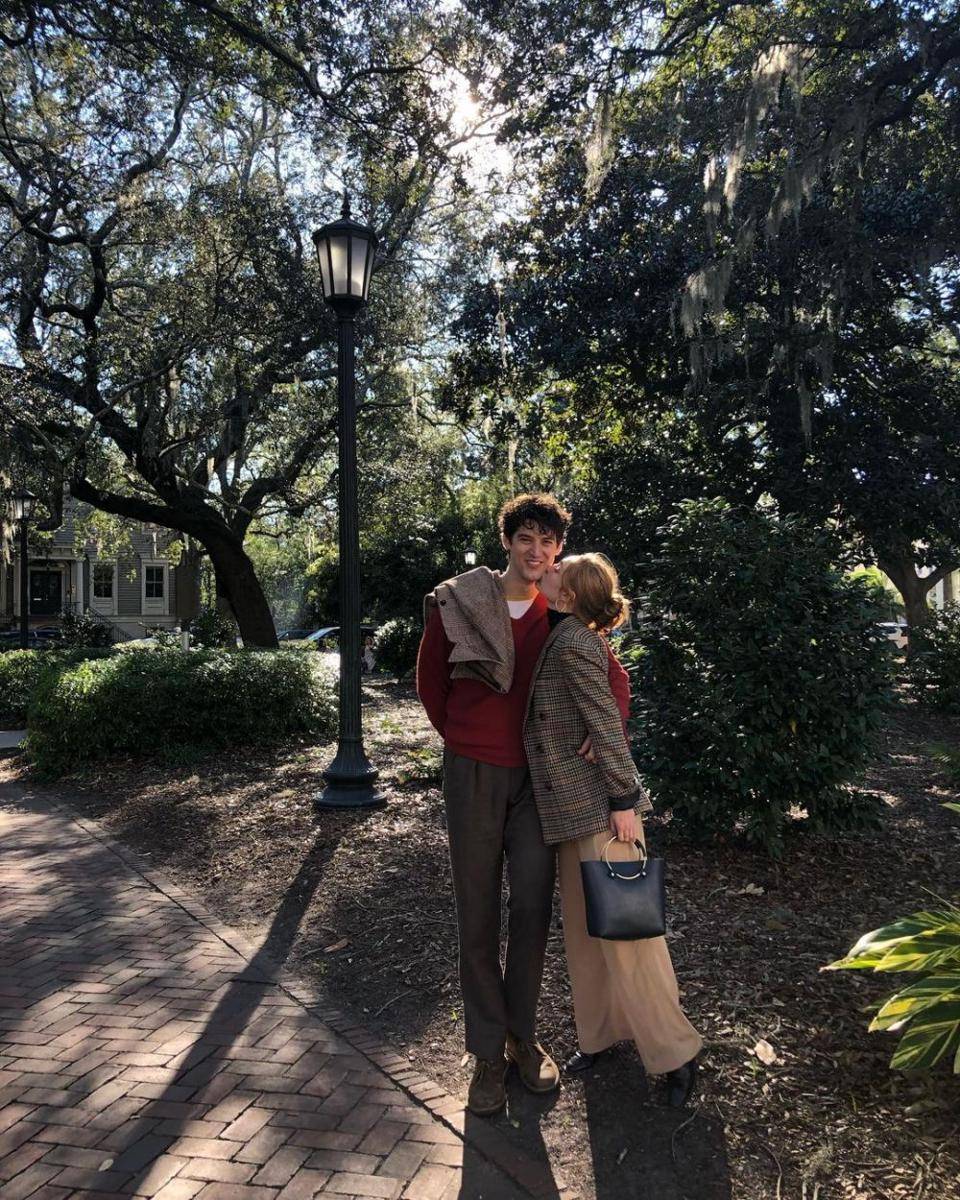 AnnaSophia Robb dan Trevor Paul (instagram.com/annasophiarobb)