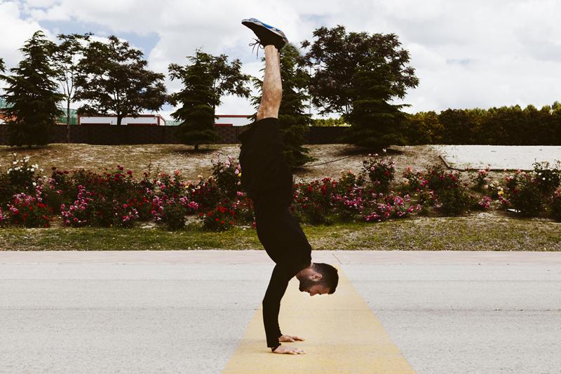 8 Manfaat Handstand yang Utama, Tingkatkan Keseimbangan Tubuh