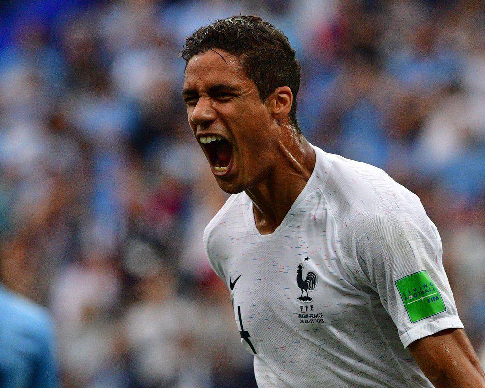 Raphael Varane merayakan gol ke gawang Uruguay di perempat final Piala Dunia 2018. (twitter.com/FrenchTeam)