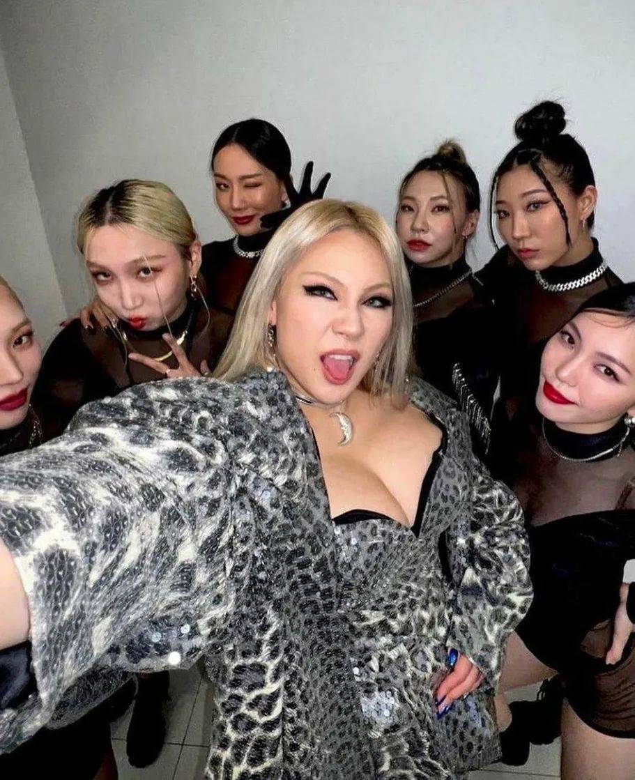 Koleksi Harry Halim yang dipakai oleh CL 2NE1 (instagram.com/harryhalim_paris)