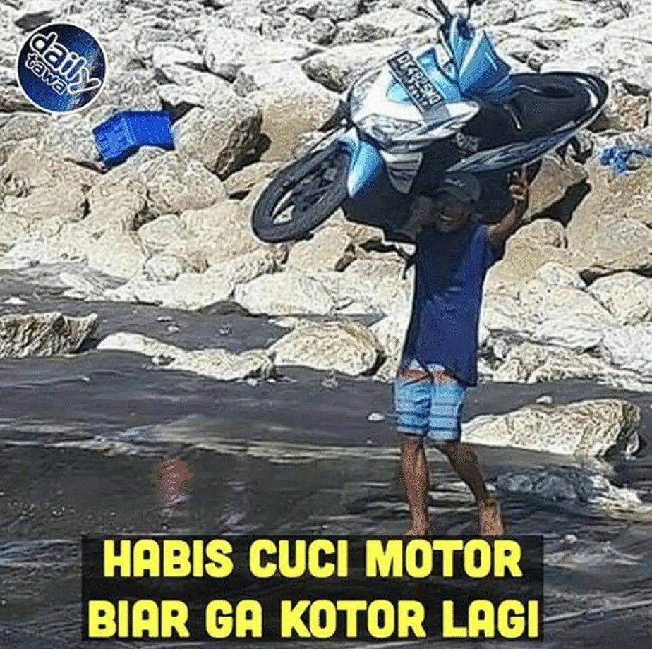 meme cuci motor musim hujan (me.me)
