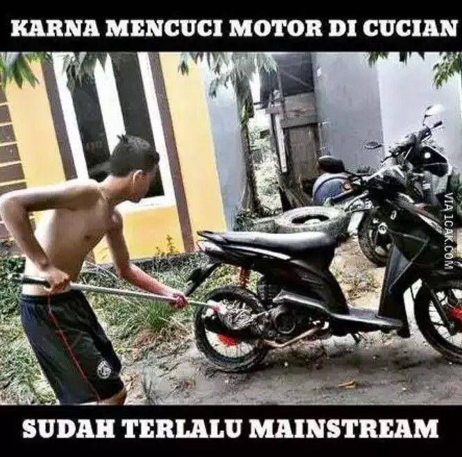 meme cuci motor musim hujan (1cak.com)