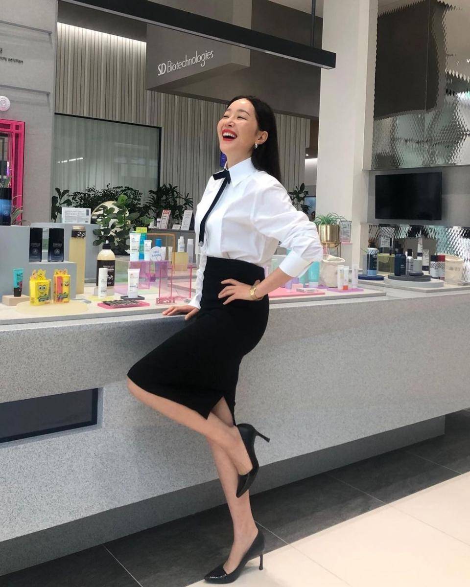 Gaya ngantor ala Uhm Ji-Won (instagram.com/umjeewon)