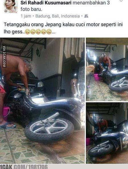 meme cuci motor musim hujan (1cak.com)
