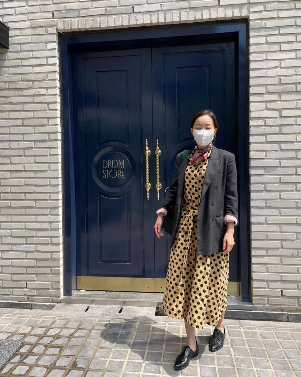 Gaya ngantor ala Uhm Ji-Won (instagram.com/umjeewon)