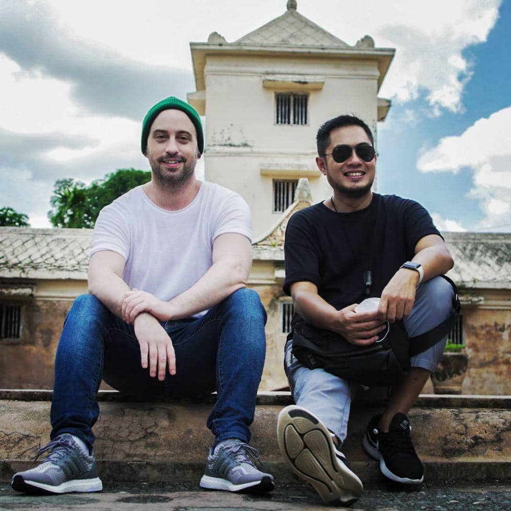 Potret Dave bersama Ferry Ardiansyah di Taman Sari Yogyakarta (instagram.com/davemoffattmusic)