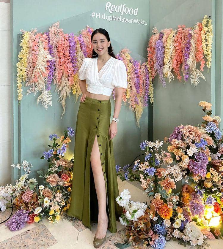 outfit anggun dan elegan ala TikTokers Agnes Jennifer (instagram.com/agnes_jennifer)