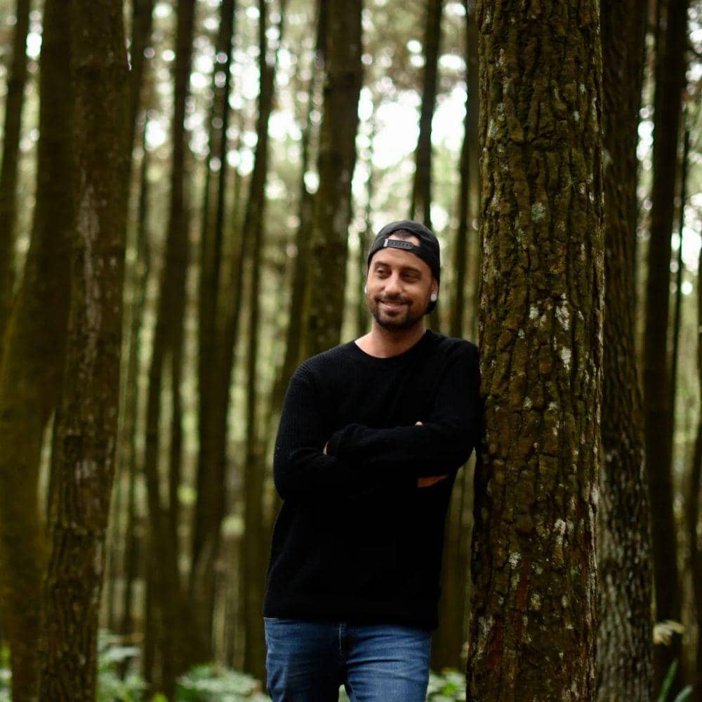 Potret Dave Moffatt di Gunung Pancar, Bogor (instagram.com/davemoffattmusic)