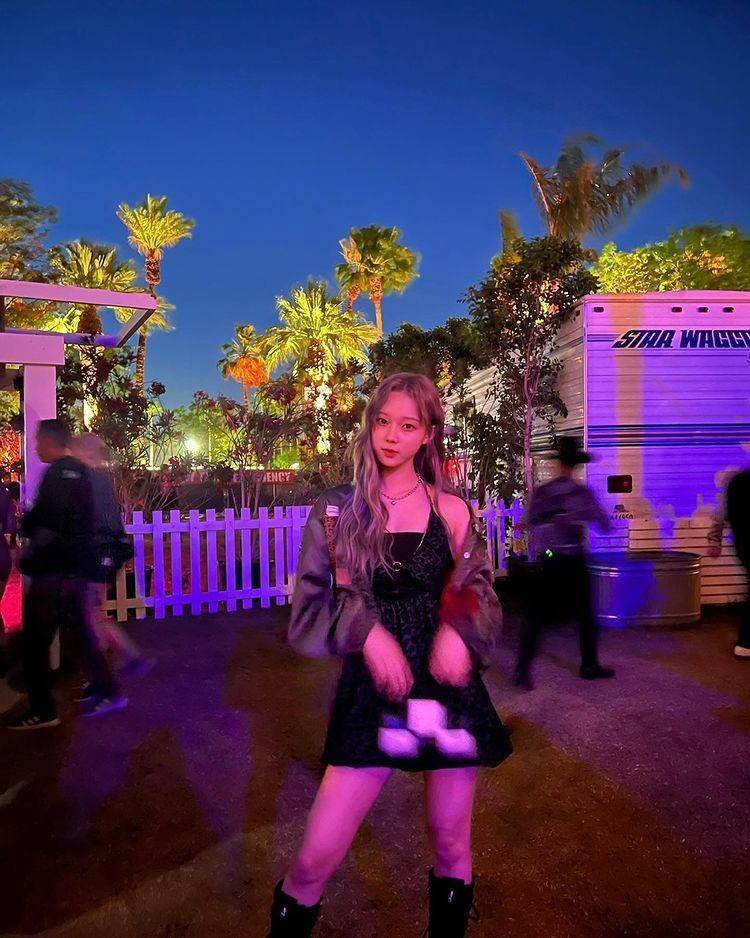 OOTD dress ala member aespa (instagram.com/aespa_official)