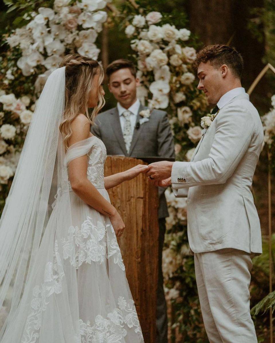 Pernikahan Brooklyn McKnight dan Dakota Blackburn (instagram.com/brooklynandbailey)