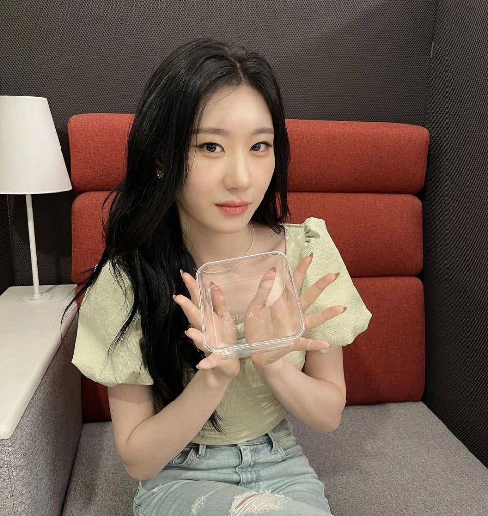 Chaeryeong (instagram.com/itzy.all.in.us)