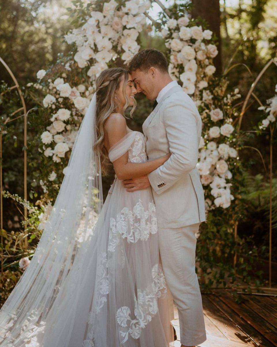 Pernikahan Brooklyn McKnight dan Dakota Blackburn (instagram.com/brooklynandbailey)