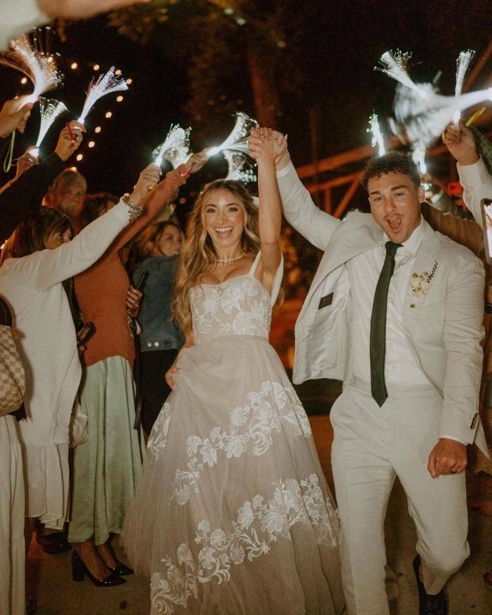 Pernikahan Brooklyn McKnight dan Dakota Blackburn (instagram.com/mindymcknight)
