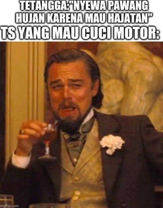 meme cuci motor musim hujan (instagram.com/memecomic.id)