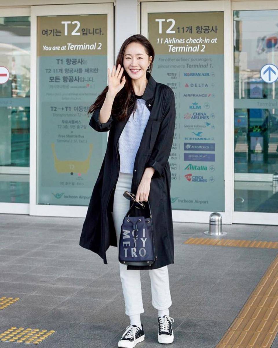 Gaya ngantor ala Uhm Ji-Won (instagram.com/umjeewon)