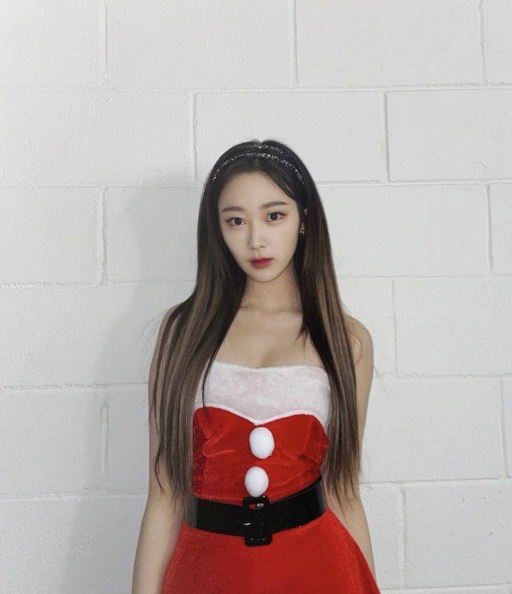 OOTD dress ala member aespa (instagram.com/aespa_official)