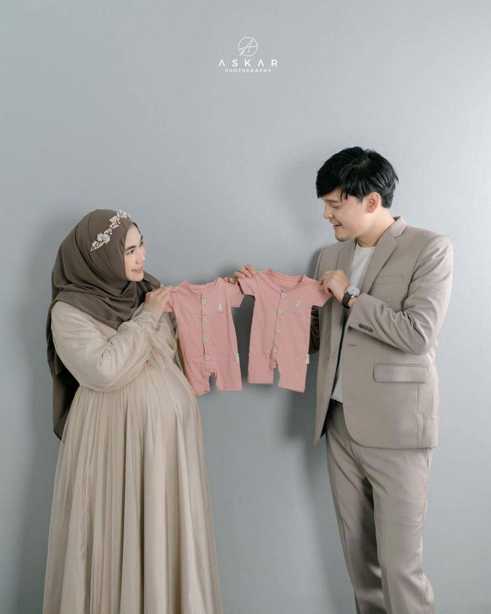 maternity shoot Anisa Rahma dan Anandito (instagram.com/anisarahma_12)