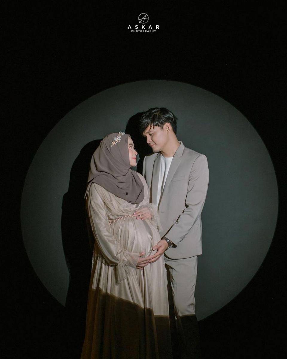 maternity shoot Anisa Rahma dan Anandito (instagram.com/anisarahma_12)