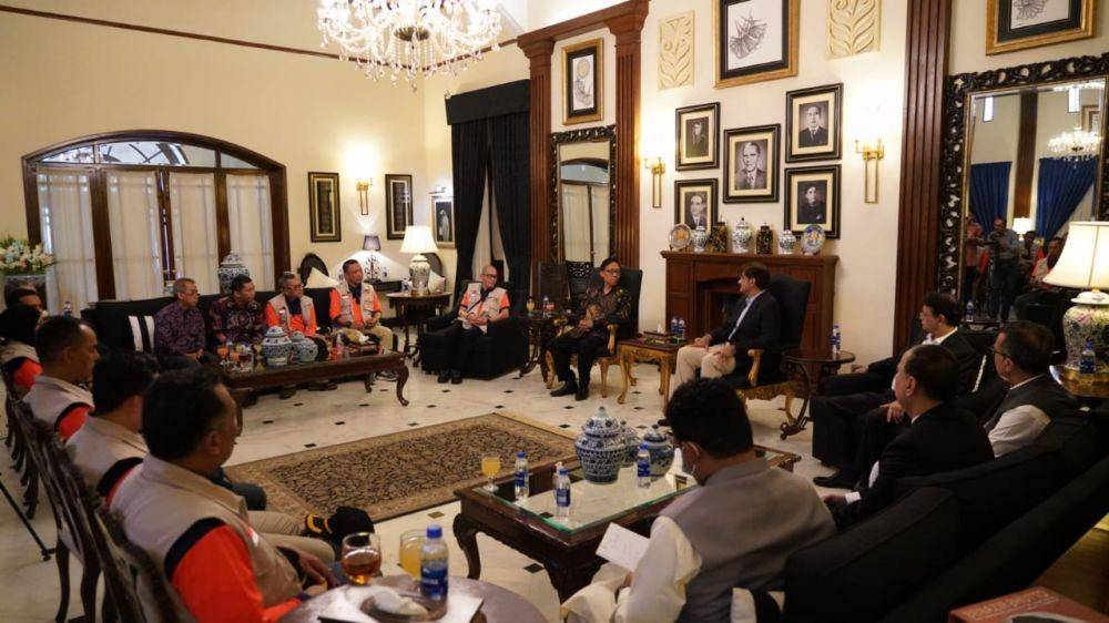Tim Medis Indonesia bertugas di Pakistan membantu pemulihan pasca banjir. (dok. KJRI Karachi)