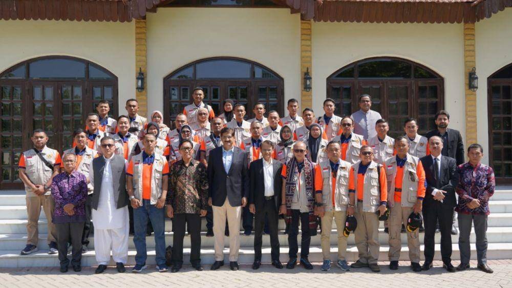 Tim Medis Indonesia bertugas di Pakistan membantu pemulihan pasca banjir. (dok. KJRI Karachi)