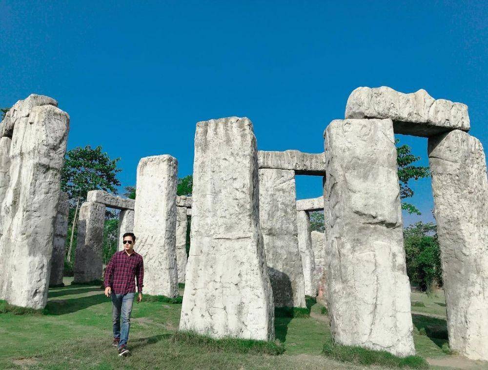 Stonehenge Yogyakarta (instagram.com/agungpartadirtja)