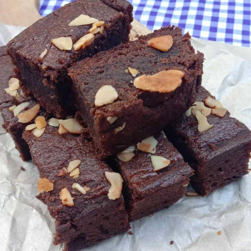brownies tape singkong (instagram.com/bondorosokuliner)