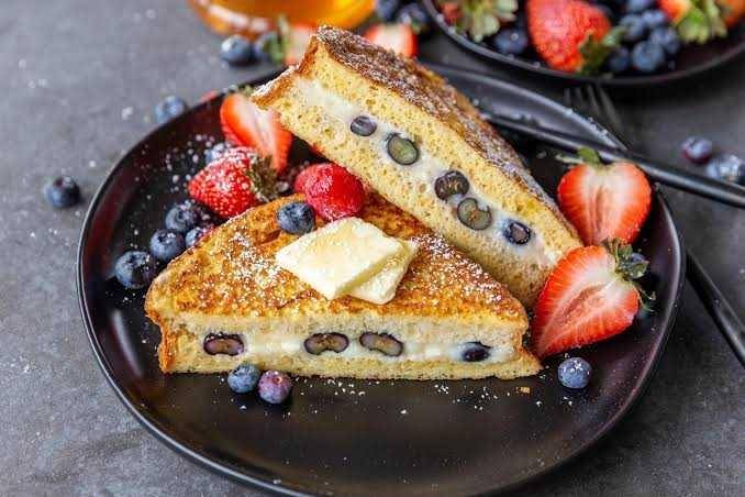 ilustrasi stuffed french toast (momdish.com)