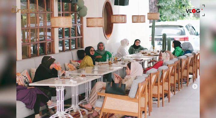 potret cafe baru Vebby Palwinta (youtube.com/The Sungkars)