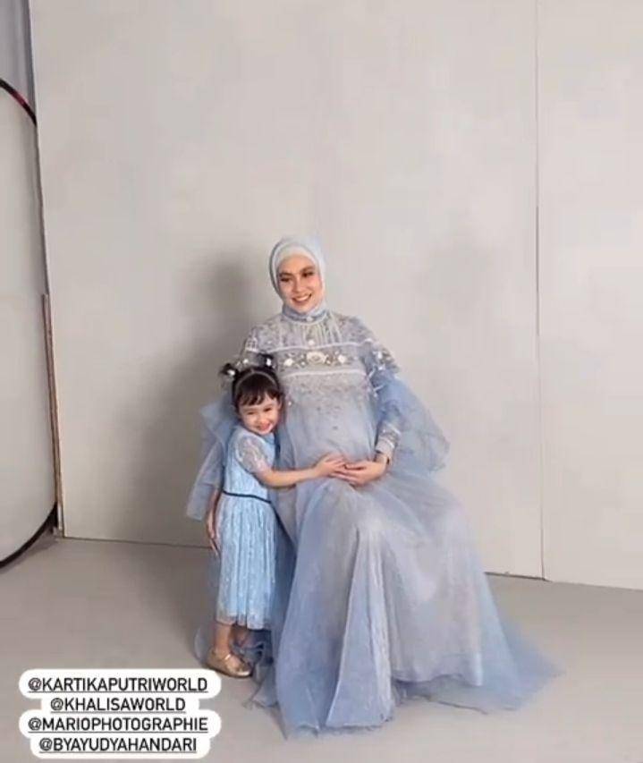 momen di balik maternity shoot terbaru Kartika Putri (instagram.com/julkurniawans)