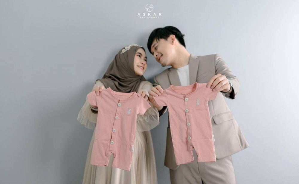 maternity shoot Anisa Rahma dan Anandito (instagram.com/anisarahma_12)