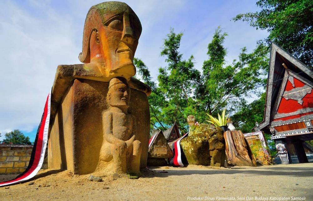 Makam Raja Tua Sidabutar terletak di tengah perkampungan warga (Dokumen Dinas Pariwisata)