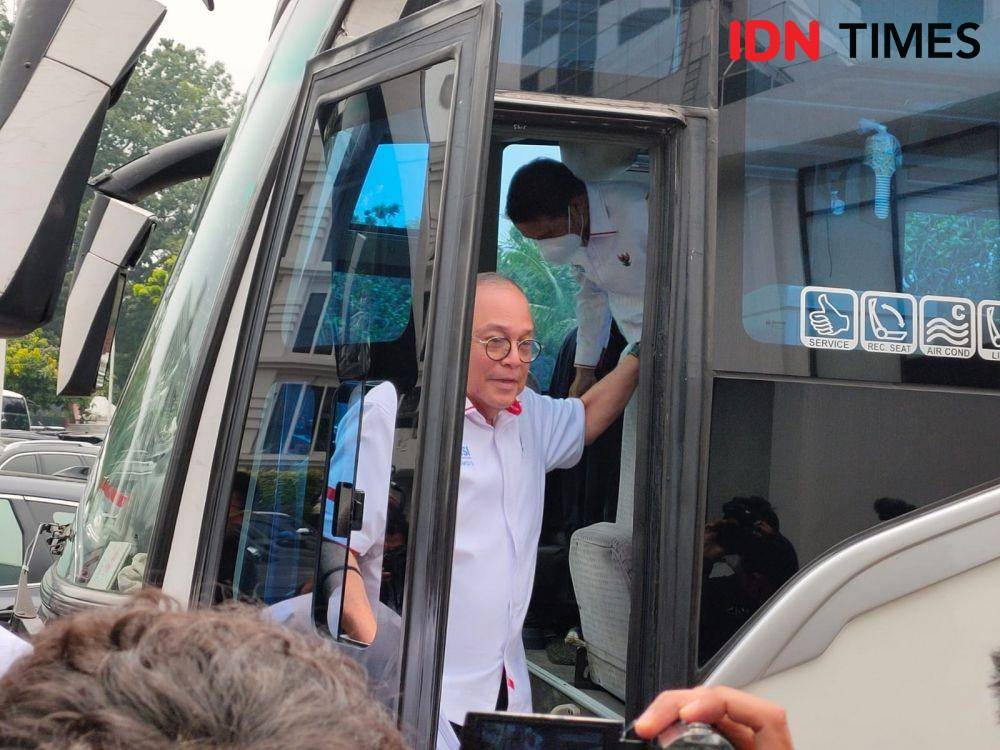 PSSI Tiba di Kemenkopolhukam untuk memenuhi panggilan TGIPF, Selasa (11/10/2022) (IDN Times / Tino Satrio)