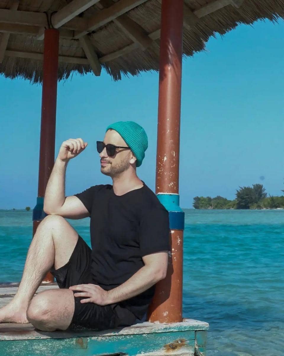Potret Dave Moffatt di Pulau Pari, Kepulauan Seribu (instagram.com/davemoffattmusic)