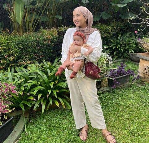 Dea Rizkita bersama anak tercinta (Instagram com/dearizkita)
