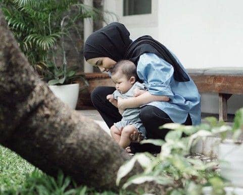 Dea Rizkita bersama anak tercinta (Instagram com/dearizkita)