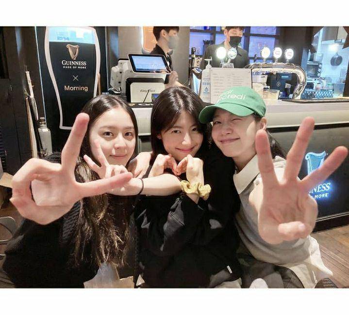 Park Ji Hu, Nam Ji Hyun, dan Kim Go Eun saat farewell pretty Little Women (instagram.com/ggonekim)