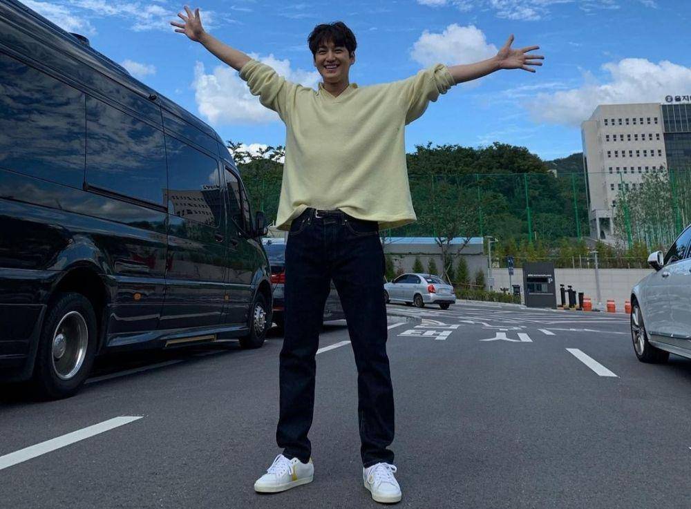 Kim Bum (instagram.com/k.kbeom)