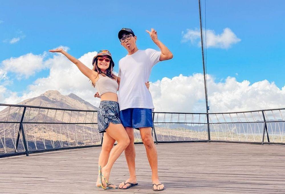 9 Potret Terkini Melissa Karim bersama Suami Tercinta yang Bucin Abis
