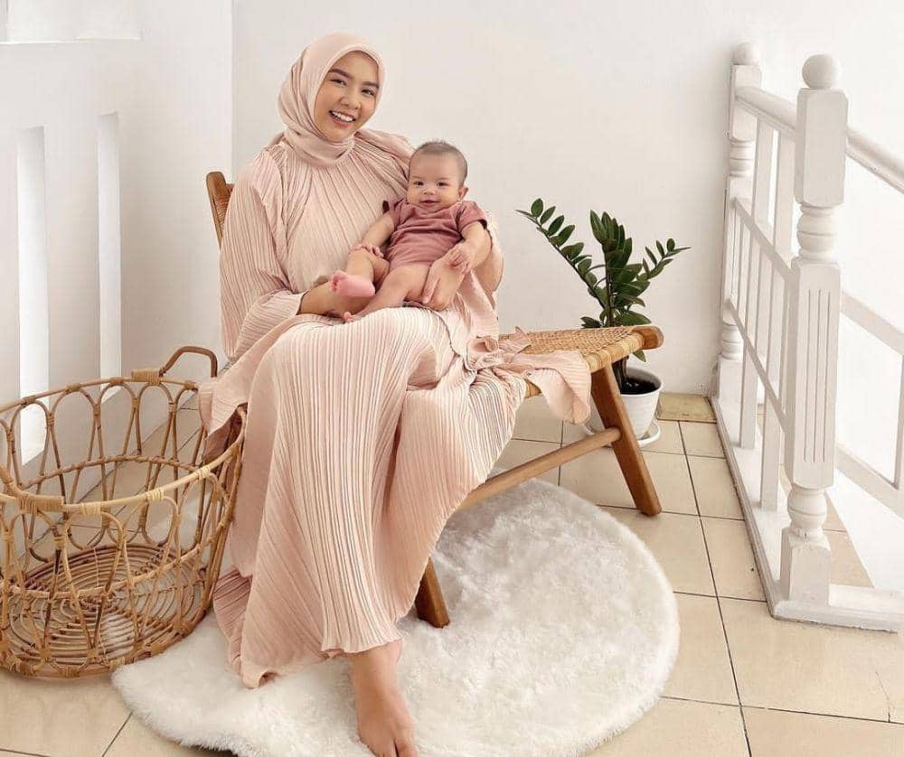 Dea Rizkita bersama anak tercinta (instagram.com/dearizkita)