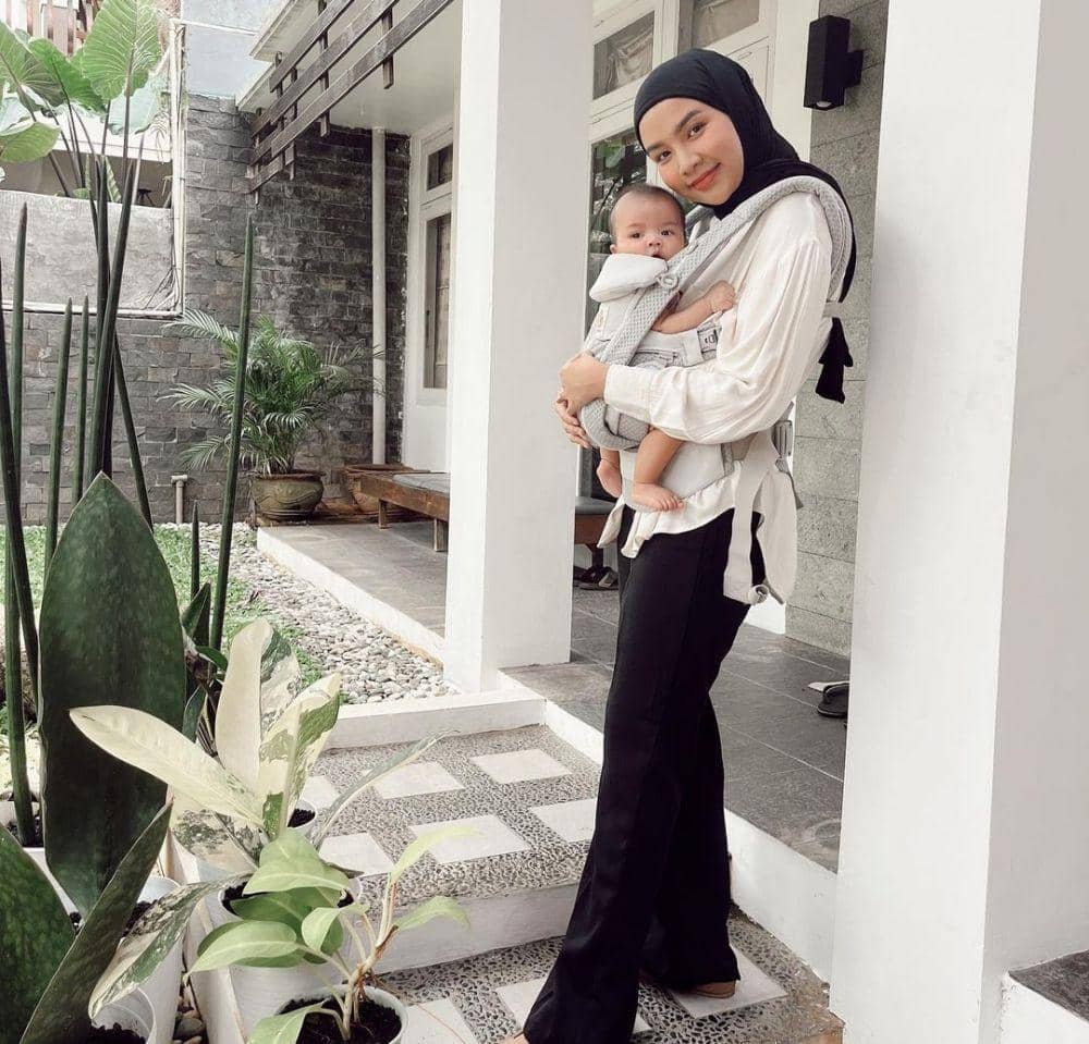 Dea Rizkita bersama anak tercinta (instagram.com/dearizkita)