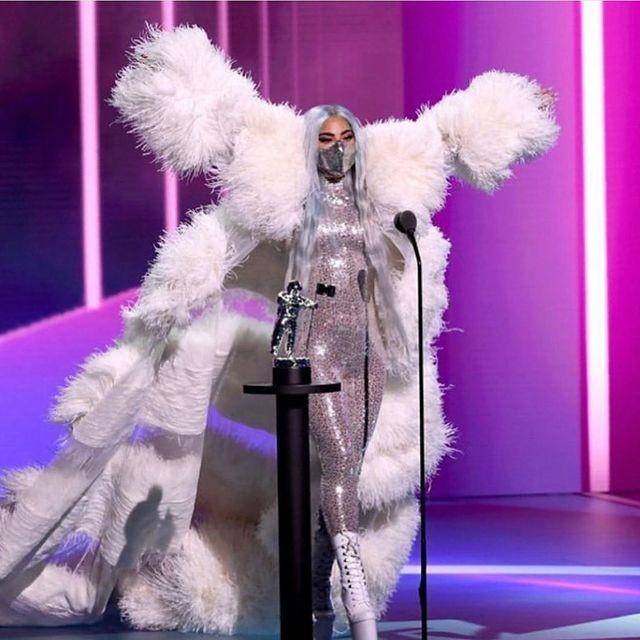 Koleksi Mety Choa yang dipakai oleh Lady Gaga (instagram.com/maisonmet)